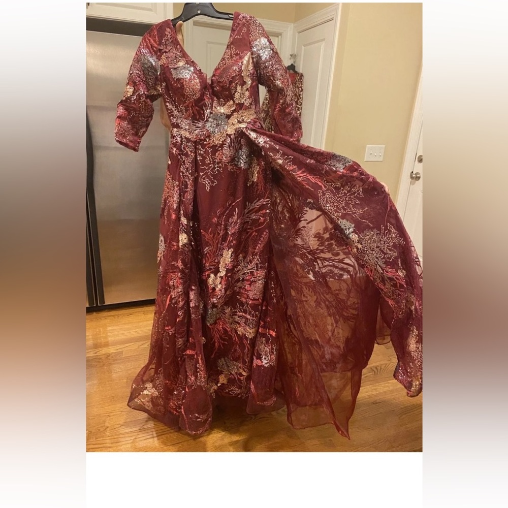 Elegant Stunning Red Evening Gown